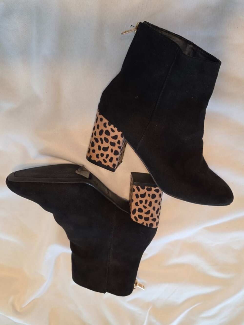 Leopard Ankle Boots Faux Suede Size 5.5 Western Boho Animal Print Glam Med Heel